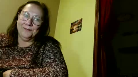 Snapshot of laureanne50 chatting on December 7, 9:11 pm laureanne online show from December 7, 9:11 pm