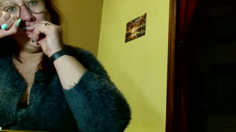 Snapshot of laureanne50 chatting on December 23, 8:25 pm laureanne online show from December 23, 8:25 pm