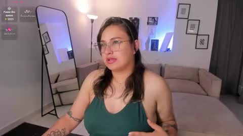 Snapshot of laureen_se chatting on July 9, 5:22 am laureen_se online show from July 9, 5:22 am