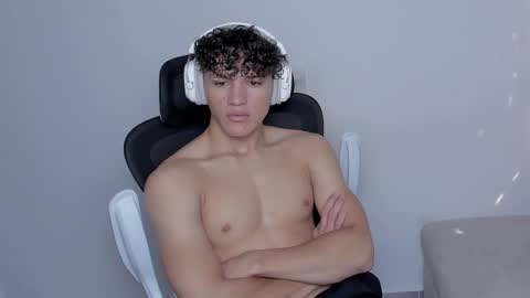 Snapshot of laureent__ chatting on October 28, 7:27 pm Laureent online show from October 28, 7:27 pm