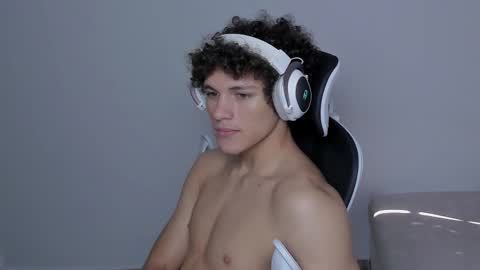 Snapshot of laureent__ chatting on November 6, 5:47 pm Laureent online show from November 6, 5:47 pm