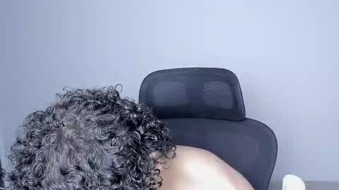 Snapshot of laureent__ chatting on November 10, 3:38 am Laureent online show from November 10, 3:38 am