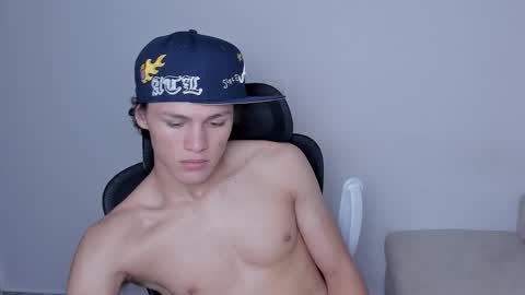 Snapshot of laureent__ chatting on November 28, 6:32 pm Laureent online show from November 28, 6:32 pm