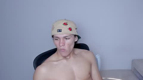 Snapshot of laureent__ chatting on December 15, 6:12 pm Laureent online show from December 15, 6:12 pm