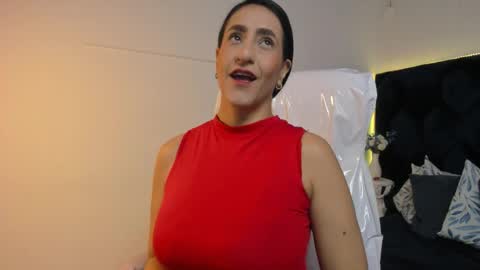 Lauren online show from February 15, 5:09 pm