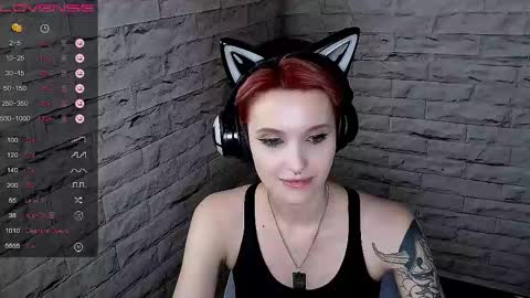 Snapshot of lauren_raquel chatting on May 18, 6:58 pm Eva online show from May 18, 6:58 pm