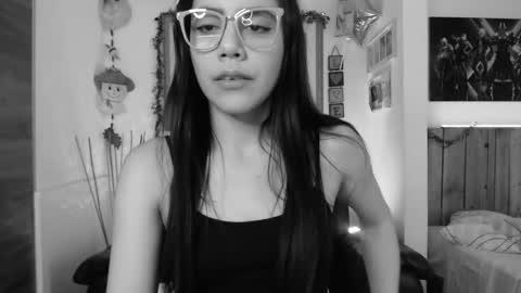 Lauren online show from December 8, 9:19 pm