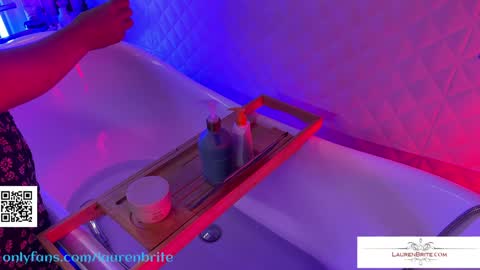 Snapshot of laurenbrite chatting on January 10, 12:49 am Lauren Brite online show from January 10, 12:49 am