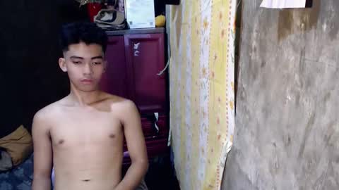 laurence_cuttieguyhere online show from April 18, 7:07 pm