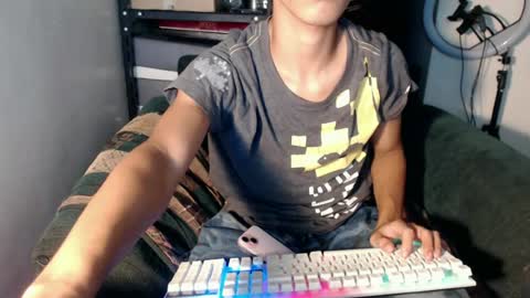 laurence_cuttieguyhere online show from July 7, 4:37 am