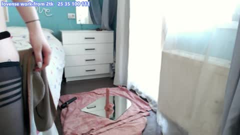 Snapshot of laurenceandviolette chatting on June 1, 8:27 am laurenceandviolette online show from June 1, 8:27 am