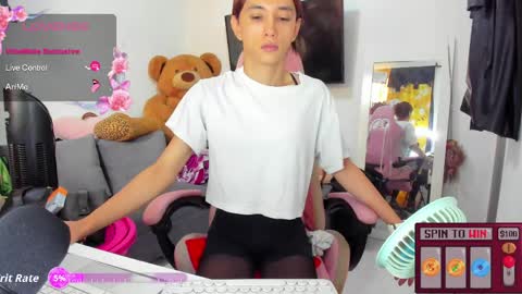 Snapshot of laurencesophiets chatting on June 1, 4:52 pm SF online show from June 1, 4:52 pm
