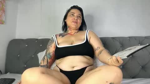 Snapshot of laurenchubby chatting on May 11, 1:17 pm LAUREN online show from May 11, 1:17 pm
