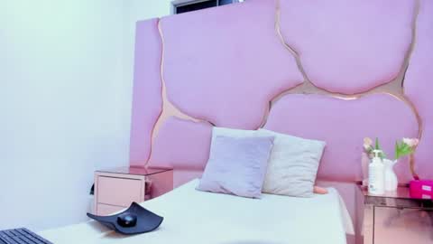 laurendpink online show from July 13, 1:58 pm