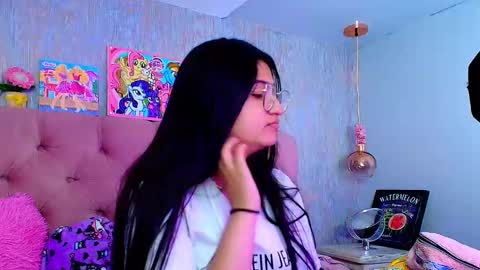 Snapshot of laurenelovex chatting on January 15, 4:50 am Laurene online show from January 15, 4:50 am