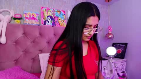 Snapshot of laurenelovex chatting on February 4, 3:23 am Laurene online show from February 4, 3:23 am