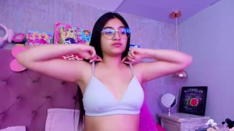 Snapshot of laurenelovex chatting on February 16, 3:35 am Laurene online show from February 16, 3:35 am