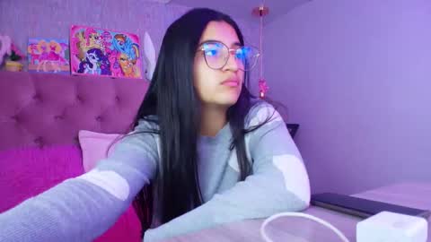 Snapshot of laurenelovex chatting on March 1, 3:52 am Laurene online show from March 1, 3:52 am