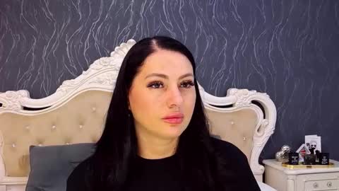 Snapshot of laurenjenssen chatting on November 5, 7:52 am Laura online show from November 5, 7:52 am