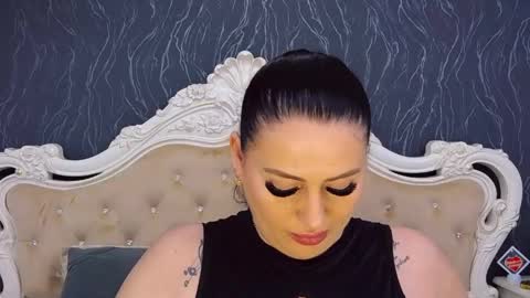Laura online show from April 23, 2:08 pm