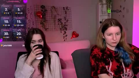 Snapshot of laurenmurrr chatting on March 7, 10:45 am Laure online show from March 7, 10:45 am