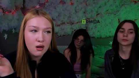 Snapshot of laurenmurrr chatting on March 8, 8:23 pm Laure online show from March 8, 8:23 pm