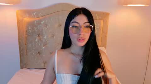 laurenn_smitth online show from November 4, 12:37 pm