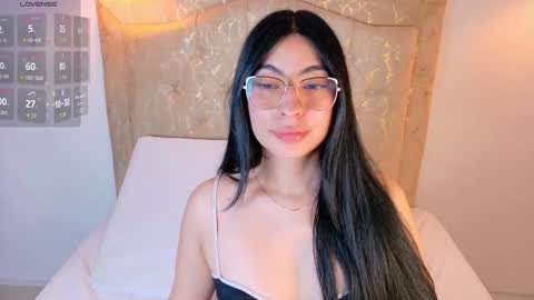 laurenn_smitth online show from February 27, 1:33 pm