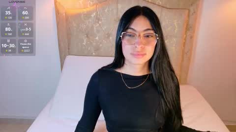 laurenn_smitth online show from March 4, 1:06 pm