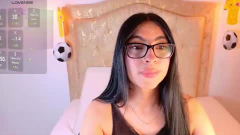 Snapshot of laurenn_smitth chatting on June 13, 12:47 pm laurenn_smitth online show from June 13, 12:47 pm