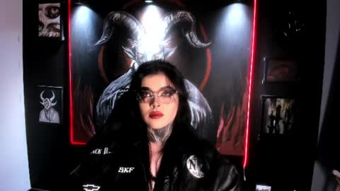 Snapshot of laurenrousexx chatting on August 7, 11:07 pm LAUREN INDEPENDENT MODEL HELP ME REACH 100 LIKES PLS online show from August 7, 11:07 pm