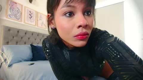 Lauren Saenz online show from March 13, 12:01 pm