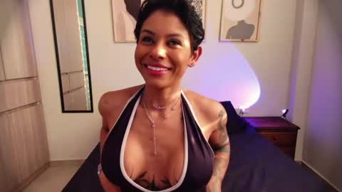 Snapshot of laurensaenz chatting on June 24, 12:04 pm Lauren Saenz online show from June 24, 12:04 pm