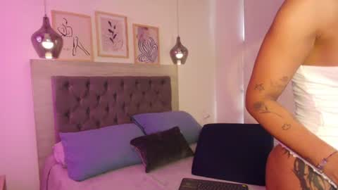 Snapshot of laurensaenz chatting on July 31, 12:04 pm Lauren Saenz online show from July 31, 12:04 pm
