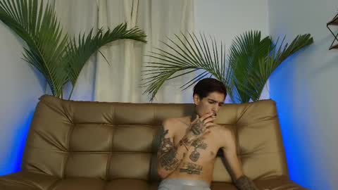 Lauren and Cristopher online show from February 21, 3:01 am