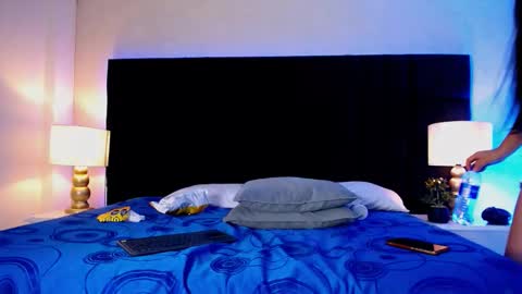 L A U R E N T  M O R R I S online show from February 12, 3:51 pm