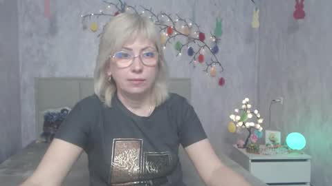 Snapshot of laurenwishy chatting on March 31, 5:41 am Lauren online show from March 31, 5:41 am
