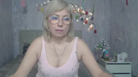 Snapshot of laurenwishy chatting on April 6, 5:41 am Lauren online show from April 6, 5:41 am