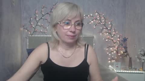 Snapshot of laurenwishy chatting on April 23, 12:29 pm Lauren online show from April 23, 12:29 pm