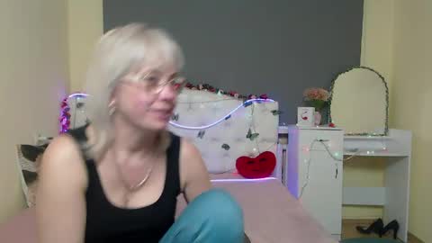 Snapshot of laurenwishy chatting on April 28, 2:27 am Lauren online show from April 28, 2:27 am