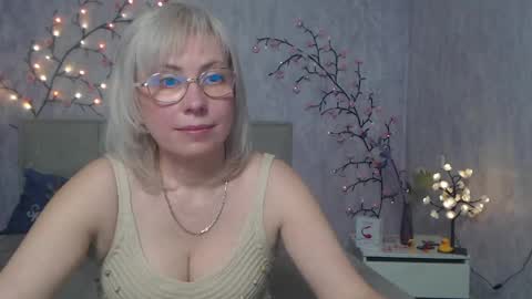 Snapshot of laurenwishy chatting on May 1, 11:59 am Lauren online show from May 1, 11:59 am