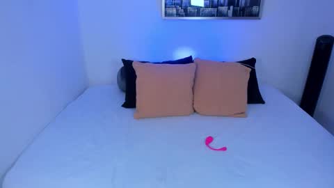 Snapshot of laurenxxl chatting on November 13, 10:52 pm Lauren online show from November 13, 10:52 pm