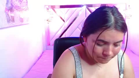 Snapshot of laurha_ chatting on May 15, 7:54 pm laura online show from May 15, 7:54 pm