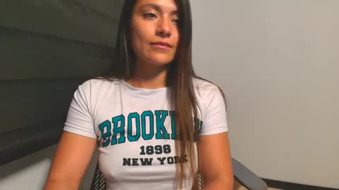 Snapshot of lauri_fit chatting on February 26, 1:21 am Lauri online show from February 26, 1:21 am