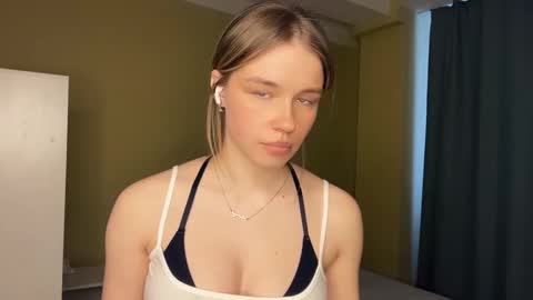 Bella online show from March 14, 1:16 pm