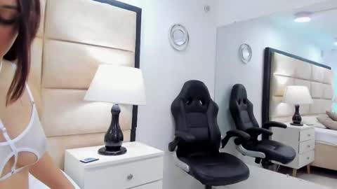 Laurin Rivas online show from October 13, 1:44 pm