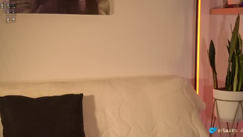 Snapshot of laurita_4 chatting on June 23, 3:10 pm laurita_4 online show from June 23, 3:10 pm