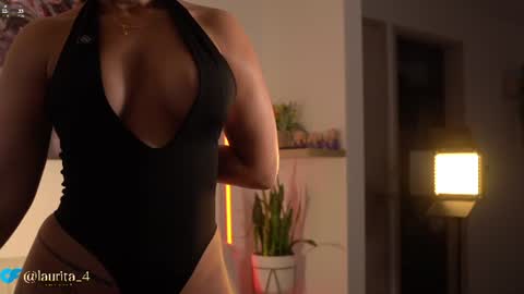 Snapshot of laurita_4 chatting on July 29, 1:31 pm laurita_4 online show from July 29, 1:31 pm