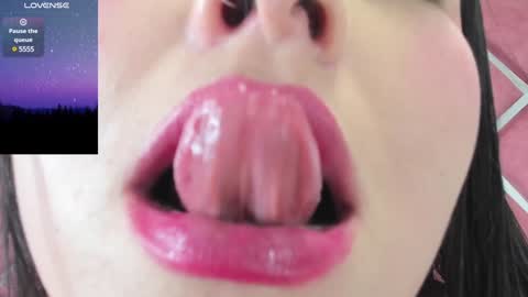 LauryJonson  online show from December 16, 9:31 pm