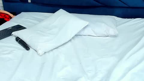 LauryJonson  online show from February 11, 8:10 pm